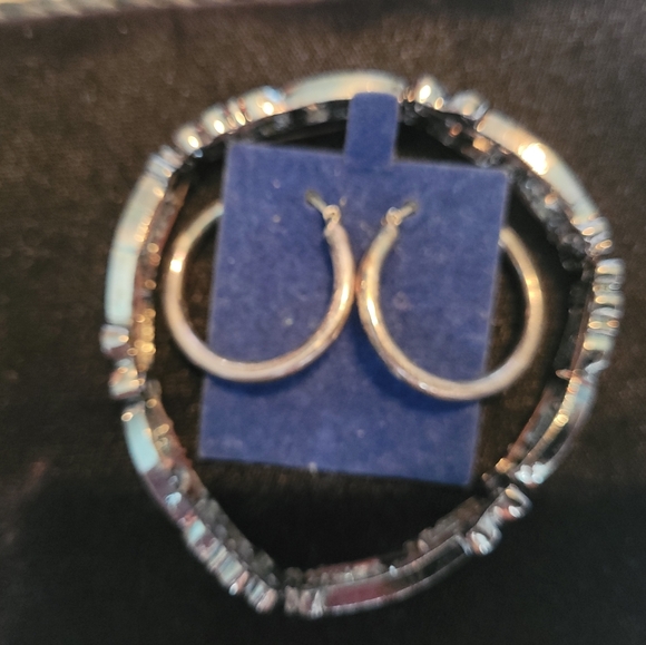Bracelet&Earrings Costume Jewelry,Earrings never worn,purchased set w/ necklace. - Picture 4 of 6